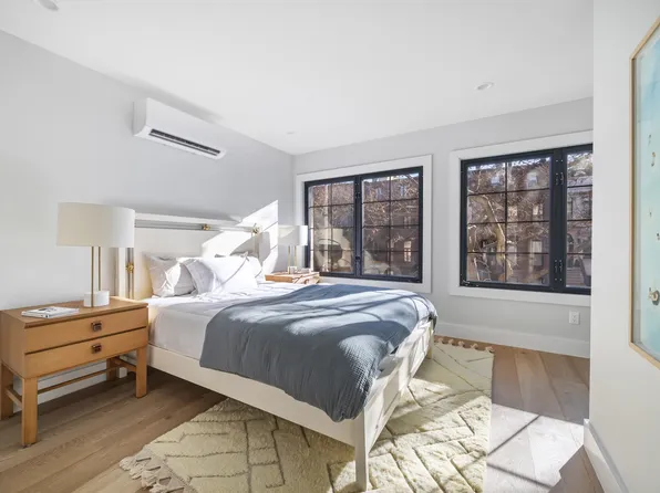 355 Monroe Street image 10 of 18