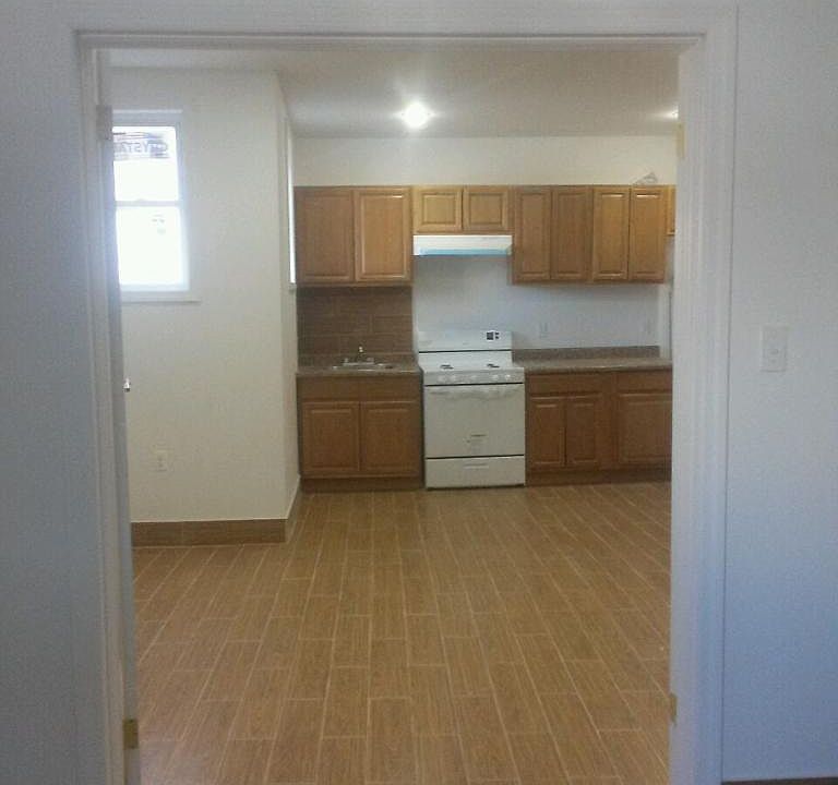 2nd image of 1516 Beach Ave APT 26