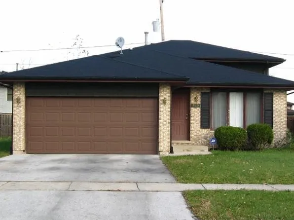 920 E 153rd St, Phoenix, IL 60426