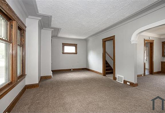 5th image of 15401 Grovewood Ave