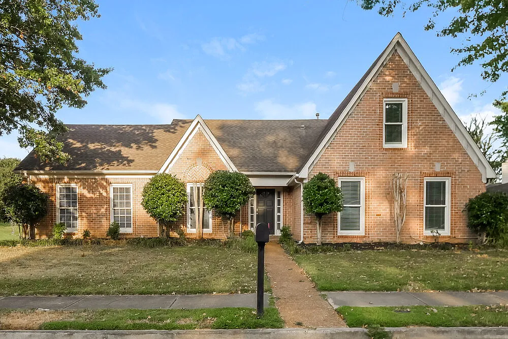 5 bed, 3.0 bath, 2052 sqft, $2,225 — Photo 1