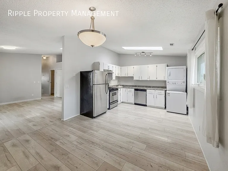 4534B Stanley Rd SW #UPPER — Photo 10