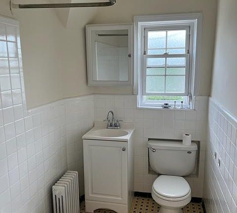 5th image of 138 Alexander Ave #1