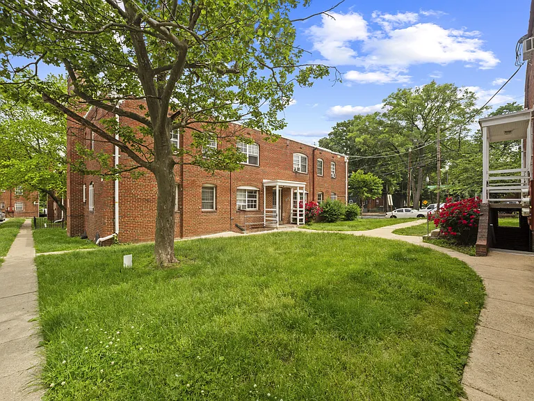 30 Danbury St SE #1 — Photo 29