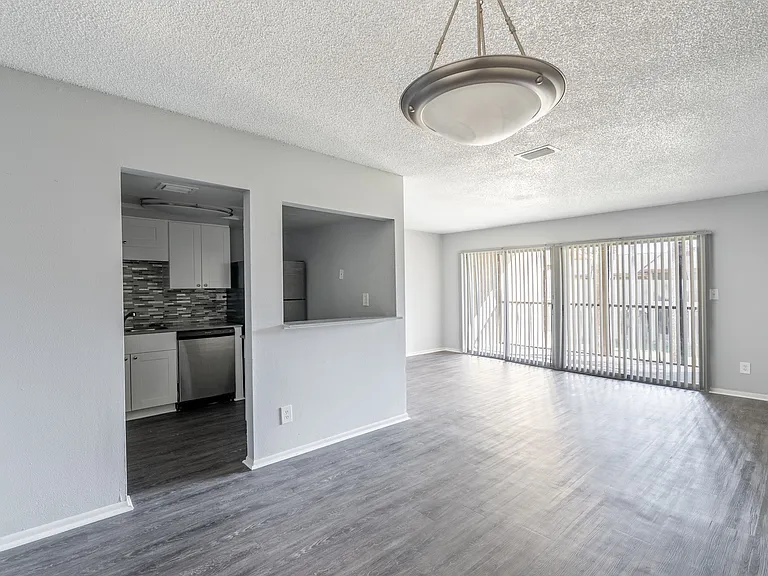 River View Apartments — Photo 24