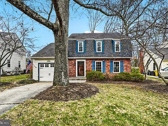 2nd image of 437 Fairford Ct