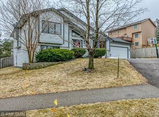 1370 Berry Ridge Rd, Eagan, MN 55123