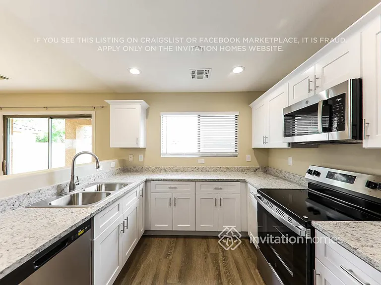 17049 W Marshall Ln — Photo 9