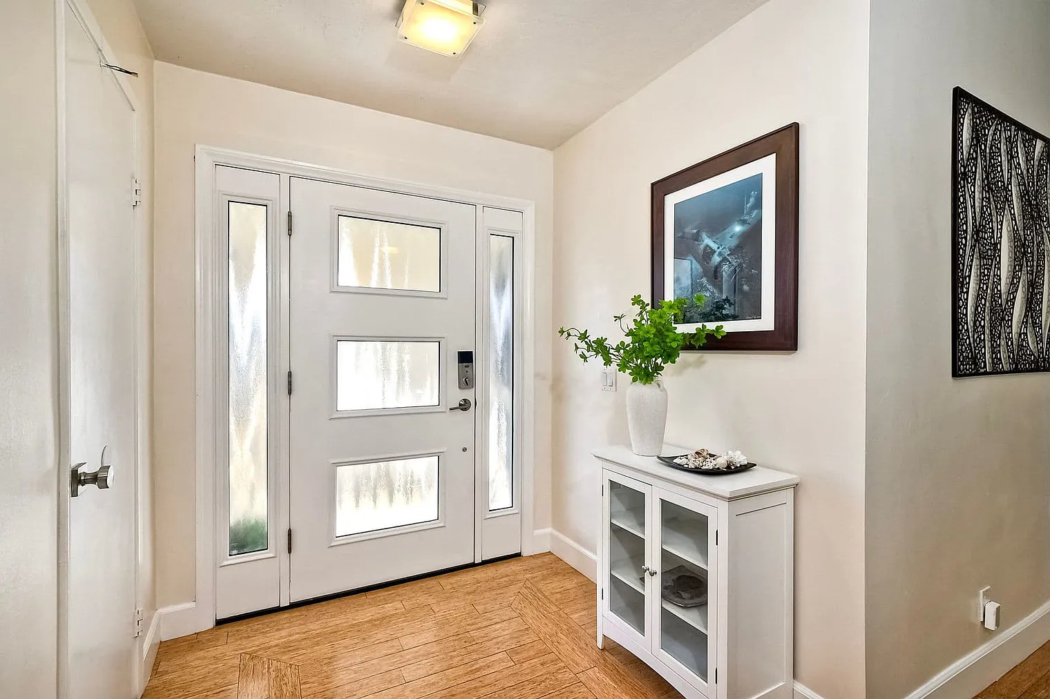3 bed, 2.0 bath, 1313 sqft, $8,827 — Photo 3