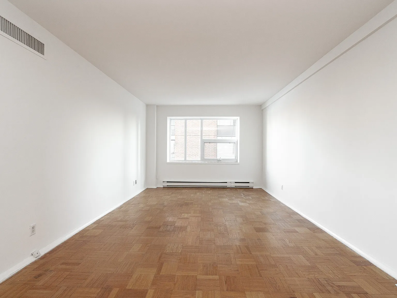 49 St. Clair Avenue West — Photo 4