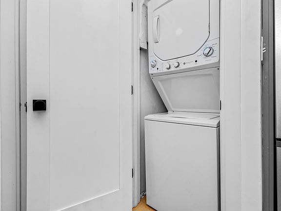 3rd image of 86 Chelsea St APT 1