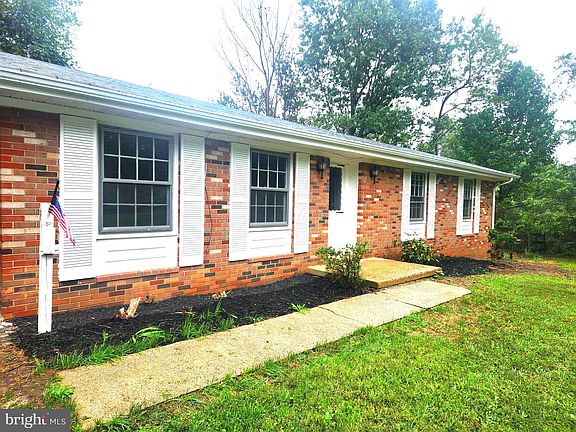 2nd image of 3605 Sanders Ln
