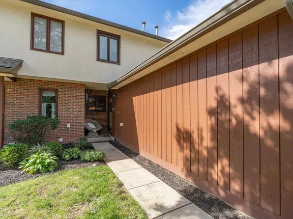 3153 Parkview Cir, Grove City, OH 43123