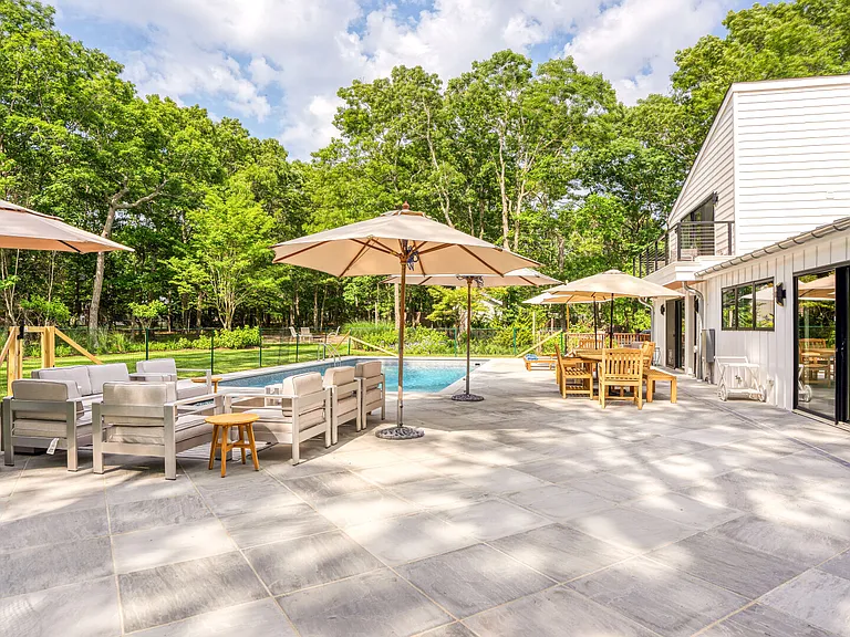 95 Peconic Hills Dr — Photo 35