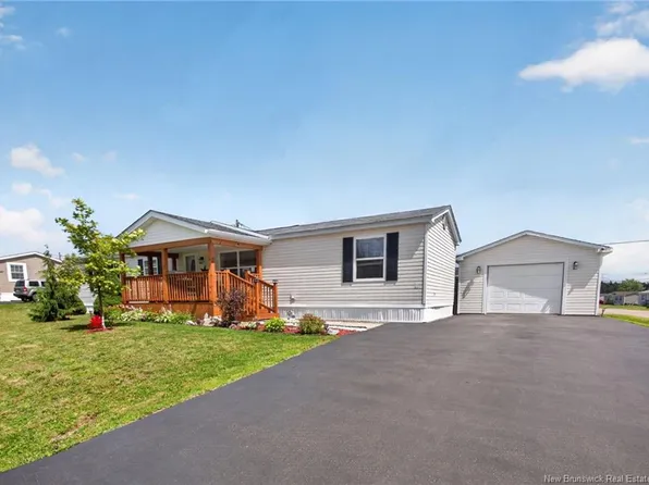 2 Bur Oak St, Moncton, NB E1H 3S1