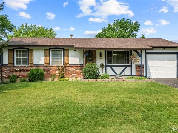 2851 Quenley St, Saint Charles, MO 63301