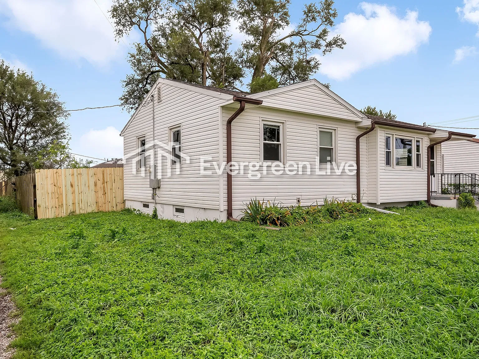 3 bed, 1.0 bath, 875 sqft, $1,395 — Photo 3