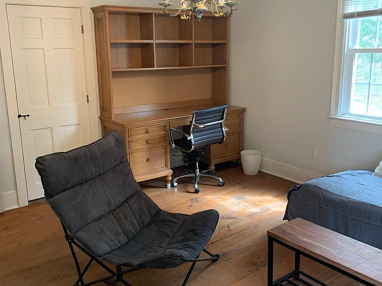 Blue suite living area, twin daybed, table & chairs.
