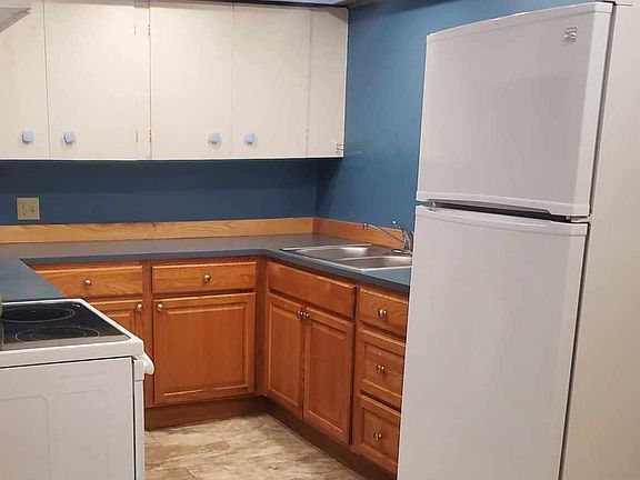 3rd image of 426 SE Mountain View Dr