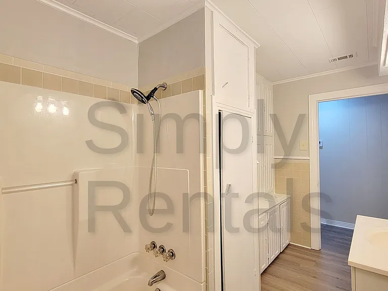 105 Windsor St — Photo 15