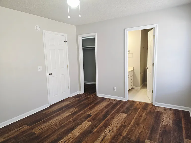 200 E Mell St — Photo 8