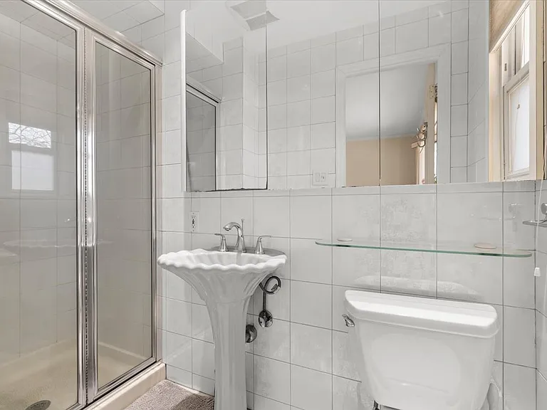 20 Pickwick Dr W — Photo 6