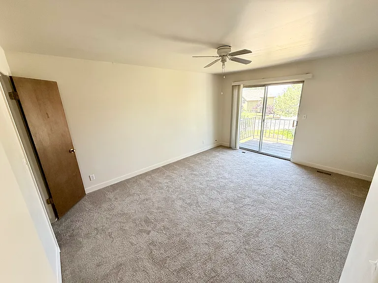 1967 E Parkridge Dr — Photo 3