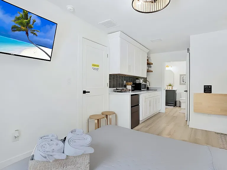 Studio 1 Queen Suite Kitchen