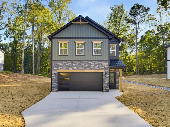 310 Lily Dr, Kernersville, NC 27284