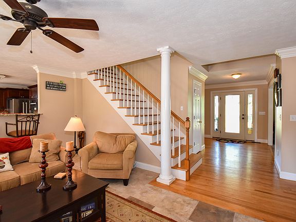 4th image of 3860 Hirst Cir