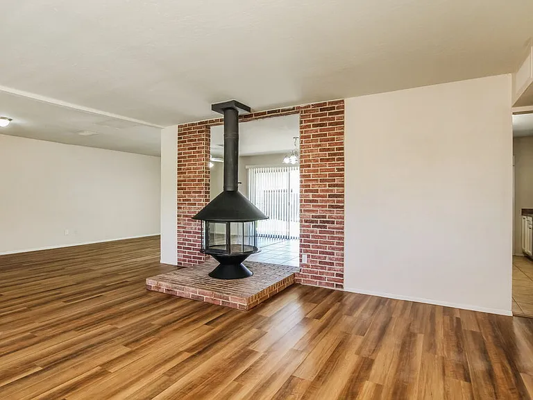 8037 E Oak St — Photo 3