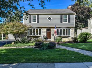 718 Illinois St, Geneva, IL 60134