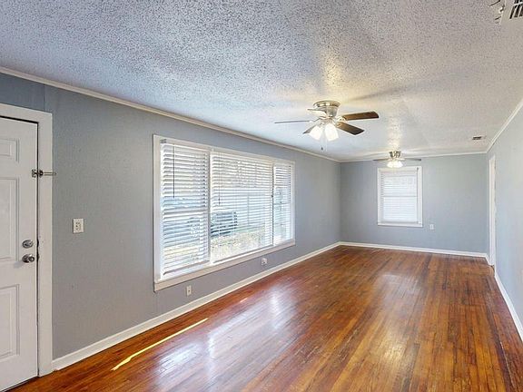 3rd image of 209 Roosevelt Rd