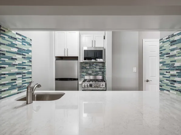 435 East 77th Street image 8 of 23