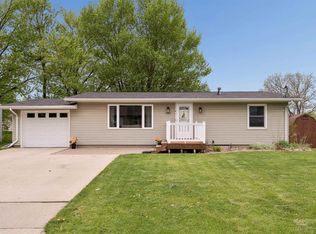 5523 Northwood Ct, Dubuque, IA 52002