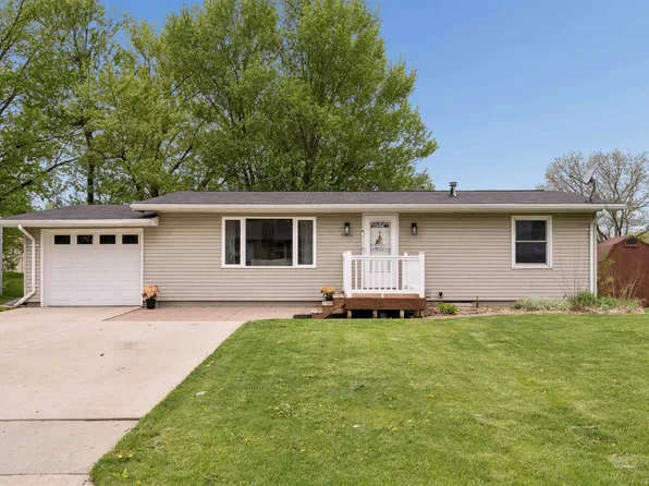 5523 Northwood Ct, Dubuque, IA 52002
