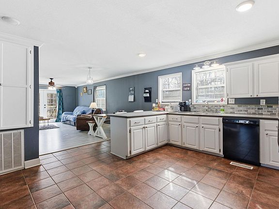 5th image of 3505 Pelton Rd