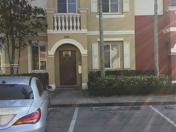 8942 SW 19th St #906, Hollywood, FL 33025