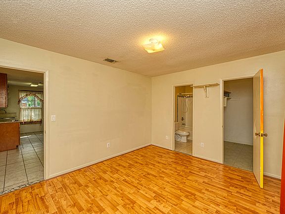 5th image of 317 Goldenrod Ct