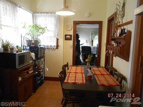 5th image of 302 N Thomas St