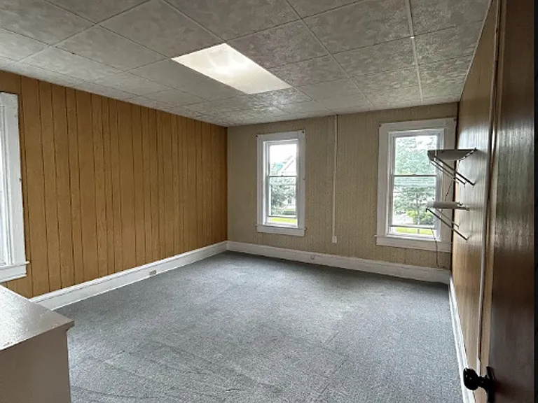 1638 Sanderson Ave — Photo 23