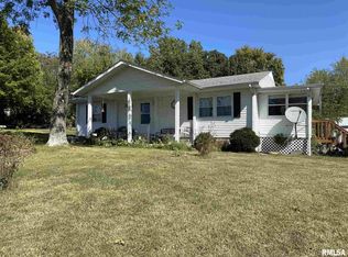 385 Marina Cir, Creal Springs, IL 62922