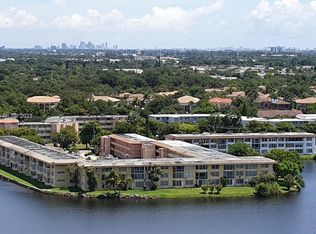 1301 NE Miami Gardens Dr PENTHOUSE 12W, Miami, FL 33179