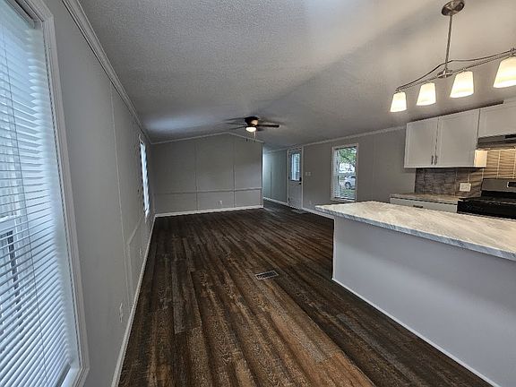 4th image of 400 Center Ave S Trailer 56