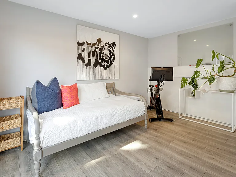 100 Driftwood St #10 — Photo 23