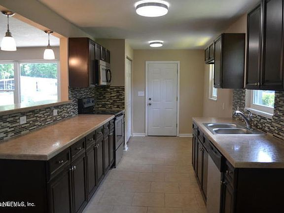 5th image of 2526 Pine Summit Dr E