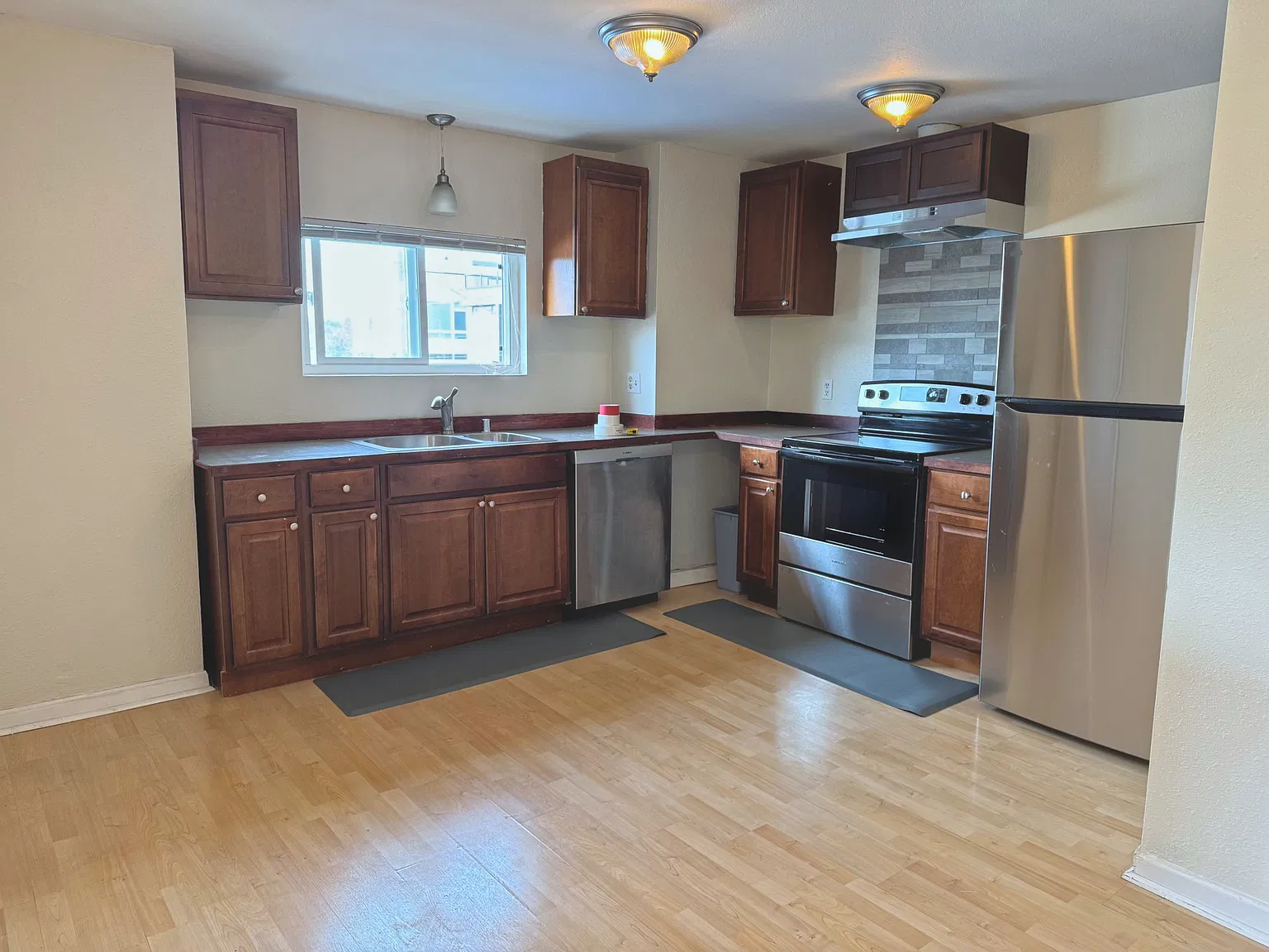 2 bed, 950 sqft, $2,450 — Photo 3
