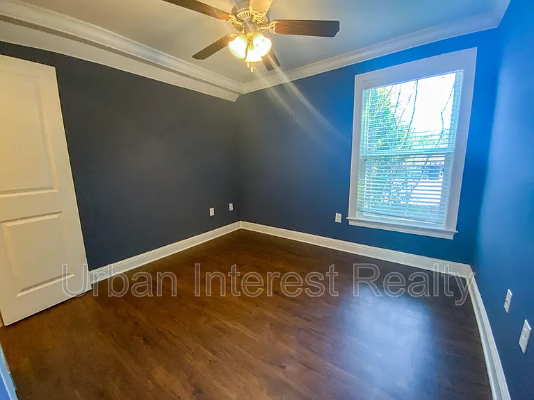 403 King St — Photo 16