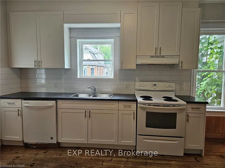 15 Cedar St — Photo 12