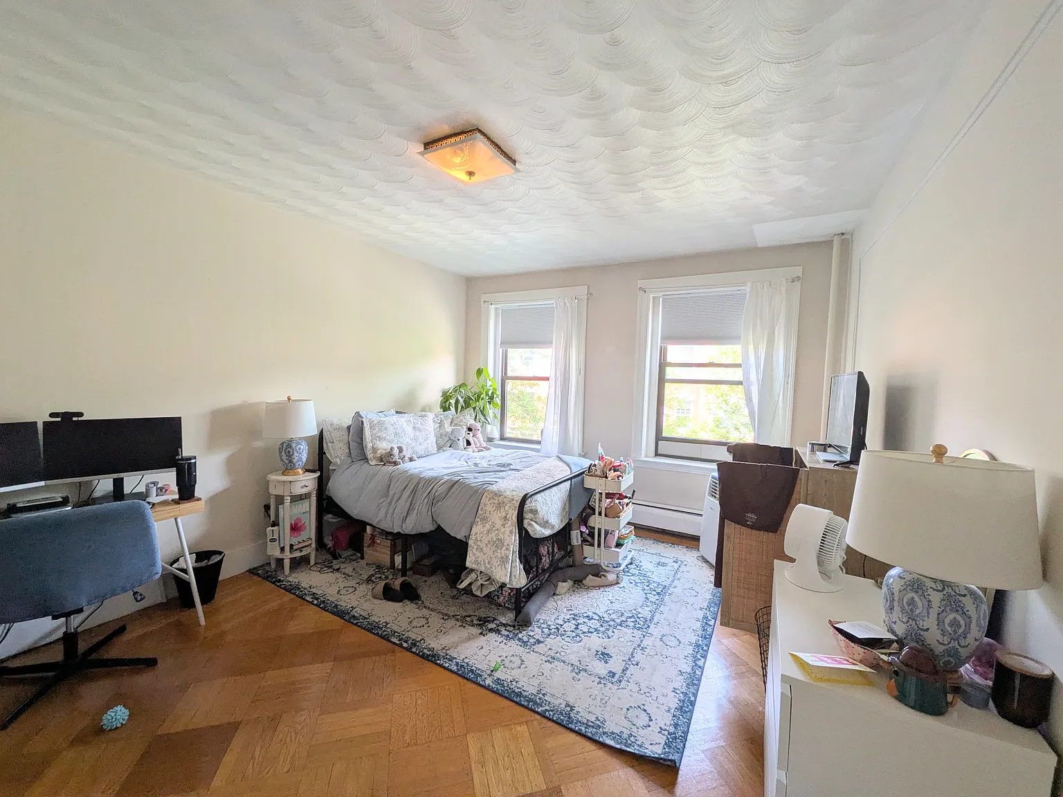 4 bed, 9999 sqft, $3,900 — Photo 3